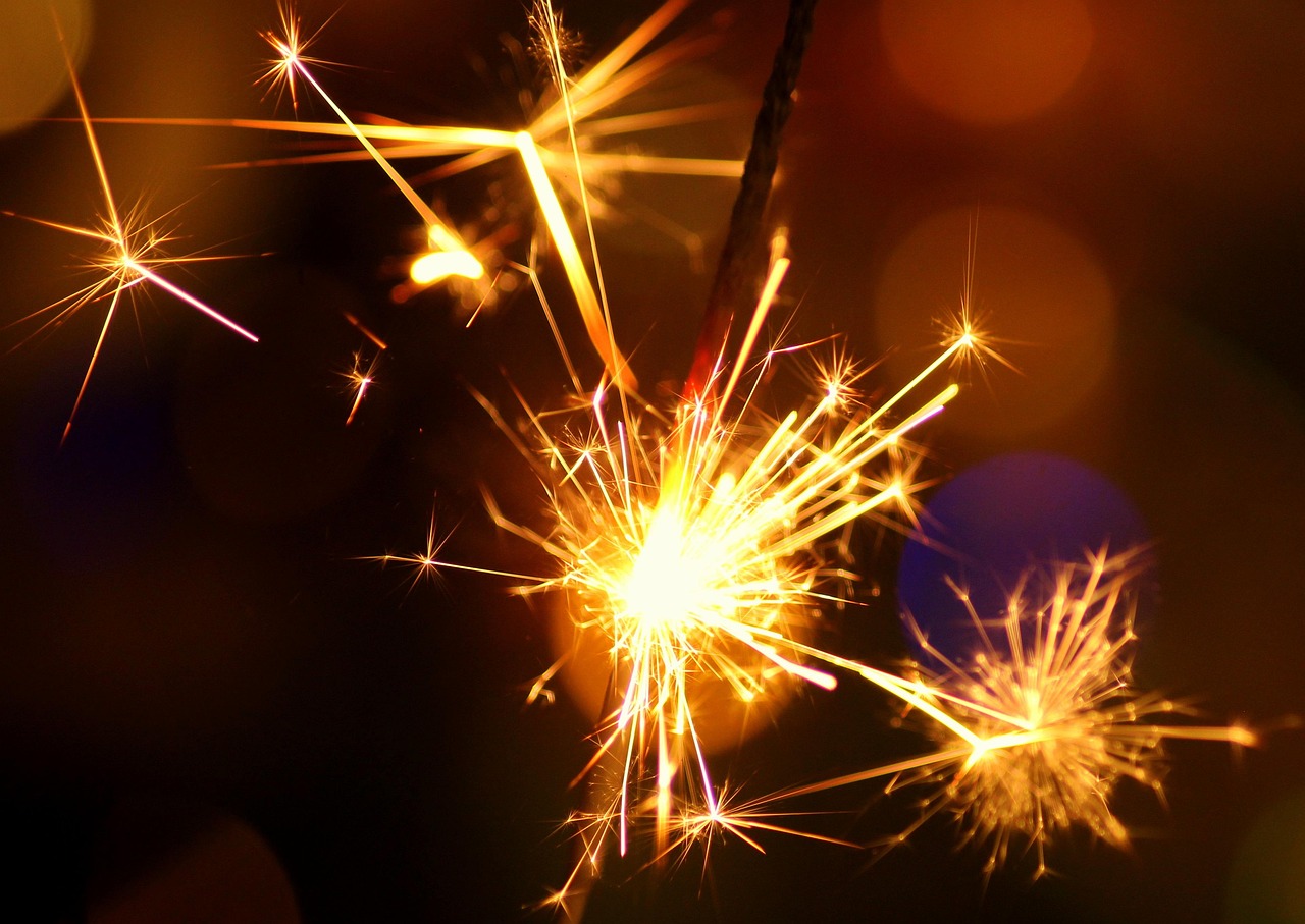 Sparklers, sparks, new year's eve — CasinoLab Mobiel Spelen Voor Gokken Onderweg en Genieten