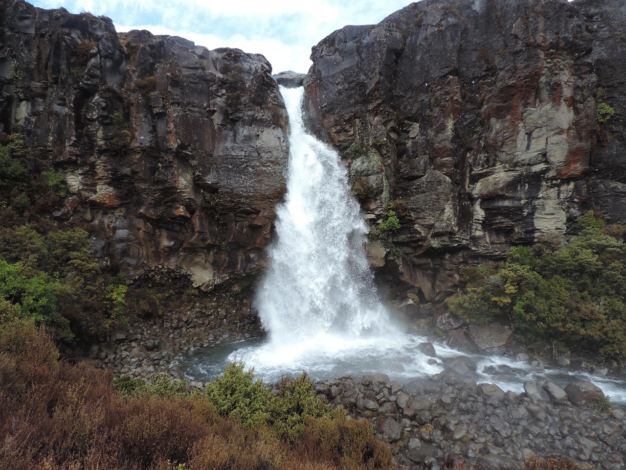 Waterfall, nature, landscape — Comment l’optimisation mobile et le téléchargement d’applications renforcent l’expérience util