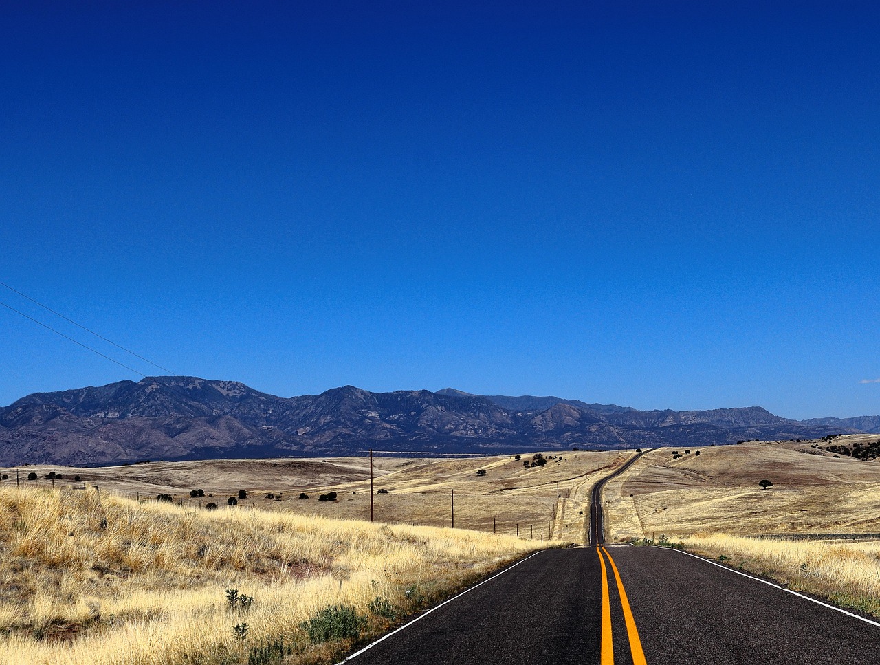 Road, highway, mountains — Innovative Ansätze im deutschen E-Commerce: Nachhaltigkeit, Design & Kundenerlebnis