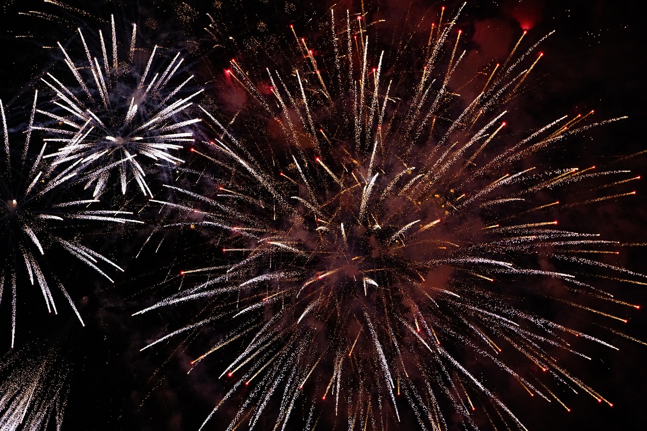 Fireworks, celebration, new year's day — Jak zdobyć dodatkowe korzyści dzięki kodowi promocyjnemu w Mostbet?