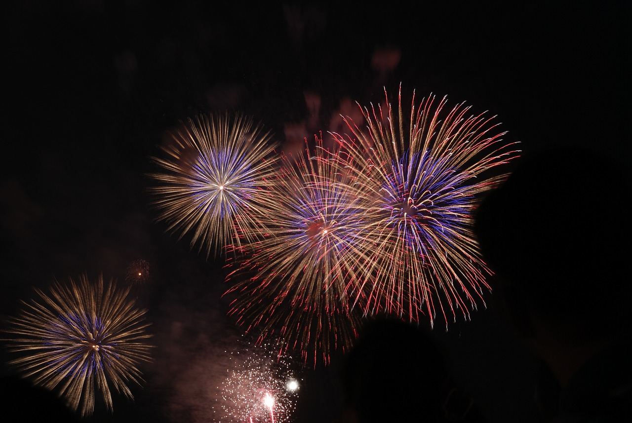 Fireworks, white, red — La transformación del marketing de bonos en la industria del juego online