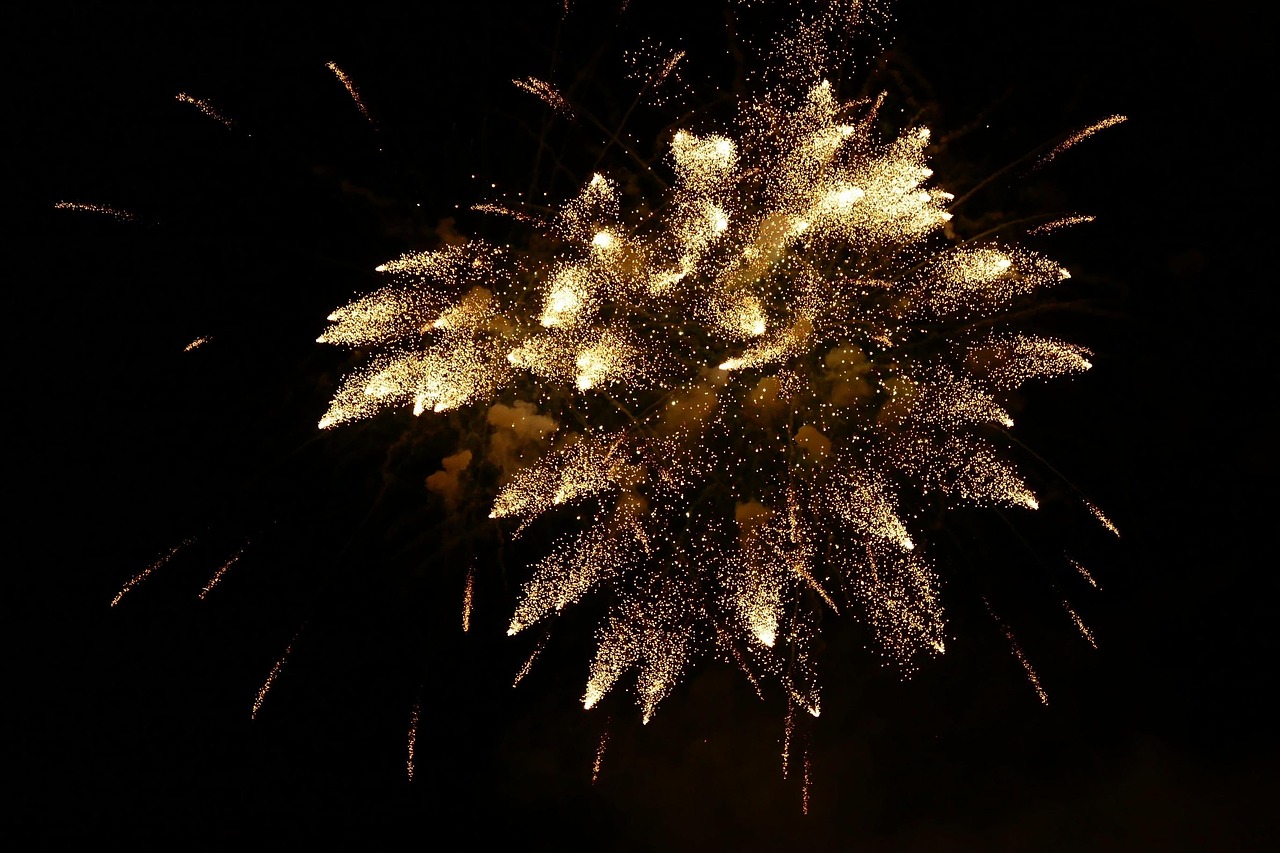 Sylvester, fireworks, new year's day — LuckyMax Online Casino presenteert zichzelf als een moderne gaming bestemming die spel