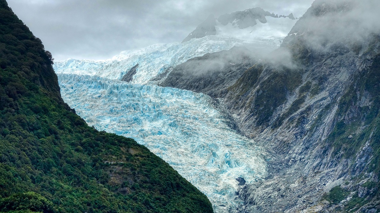 Glacier, snow mountains, mountains — Maximising Player Engagement: The Strategic Role of Free Spins in Online Casino UX