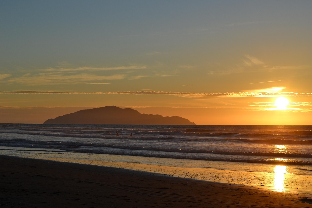 Sunset, kapiti coast, new zealand — Netzwerken und Unternehmensveranstaltungen: Schlüsseltrends in der digitalen Wirtschaft