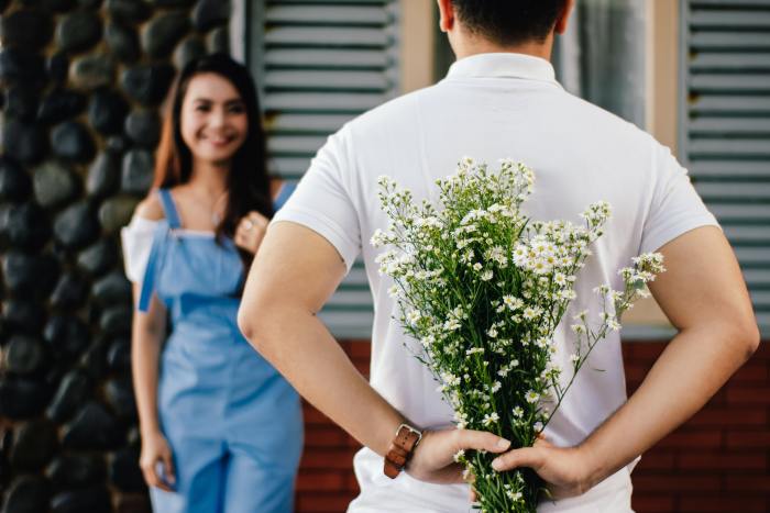The Psychology of Gifting: Why Flowers Always Work