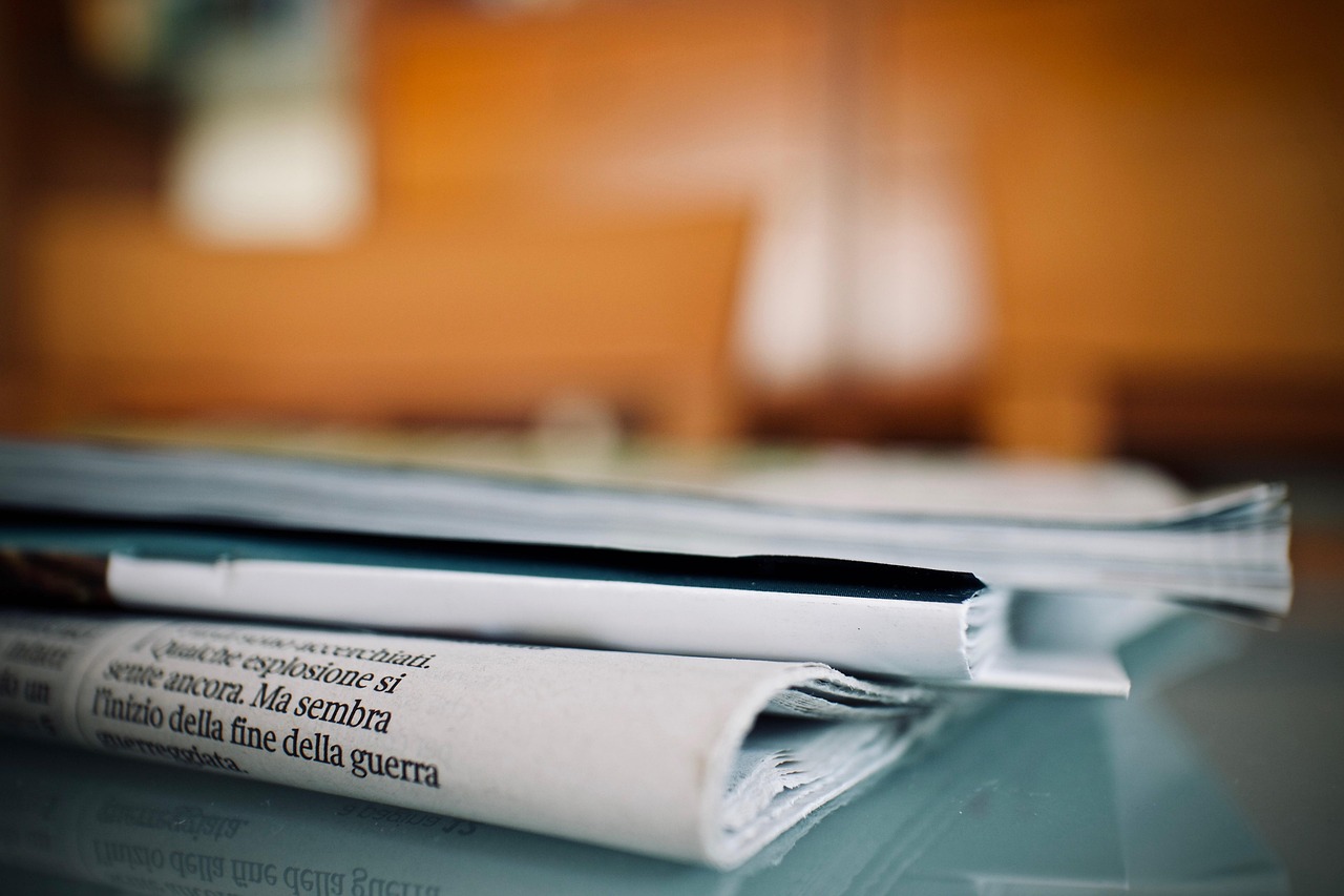Newspapers, weekly, reading — Η Σημασία της Ειλικρινούς Κριτικής στον Κλάδο των Online Καζίνο